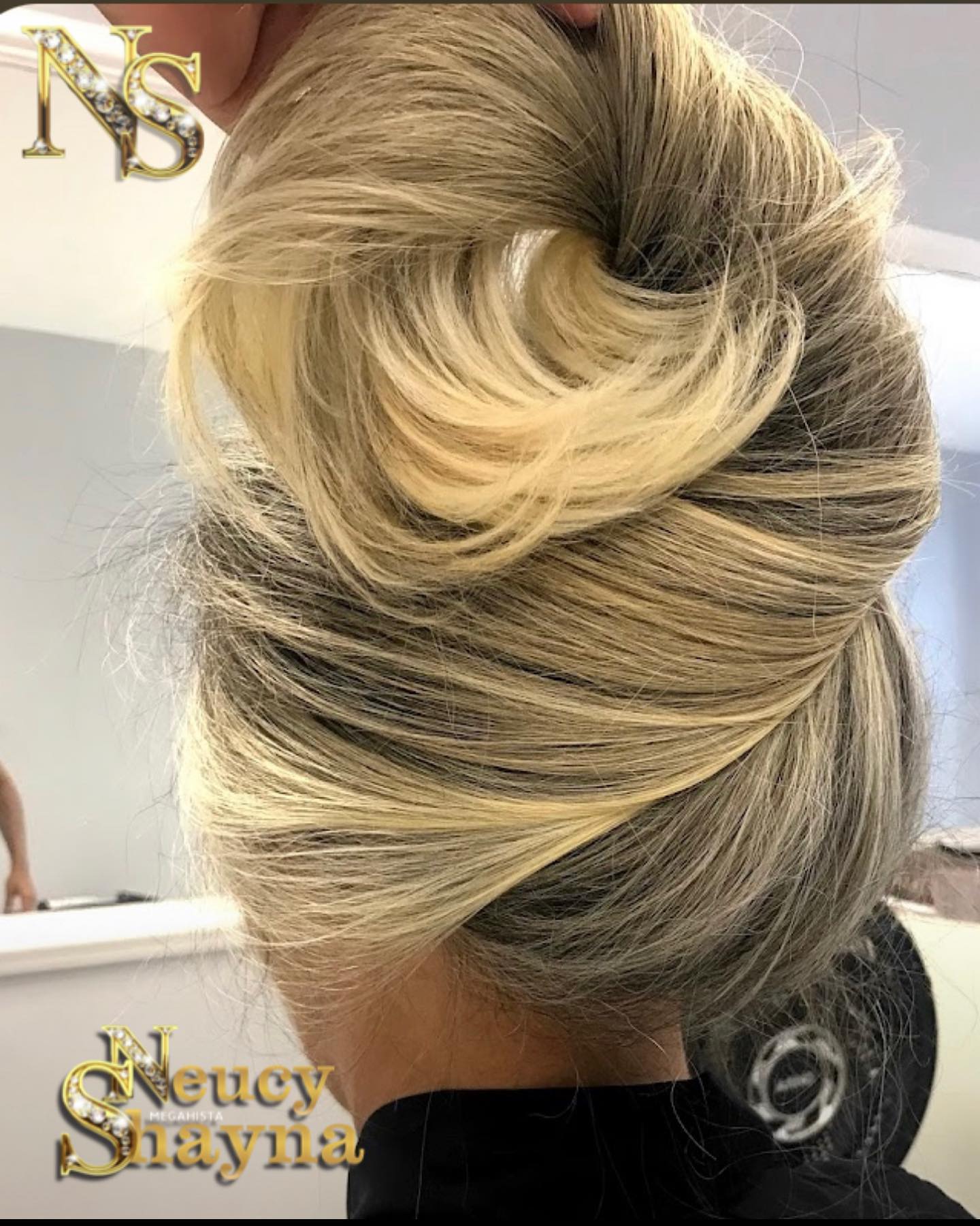 Mentoria em Mega Hair para Loiras em Cuiabá com Neucy Shayna Mentoria em Mega Hair para Loiras em Cuiabá com Neucy Shayna